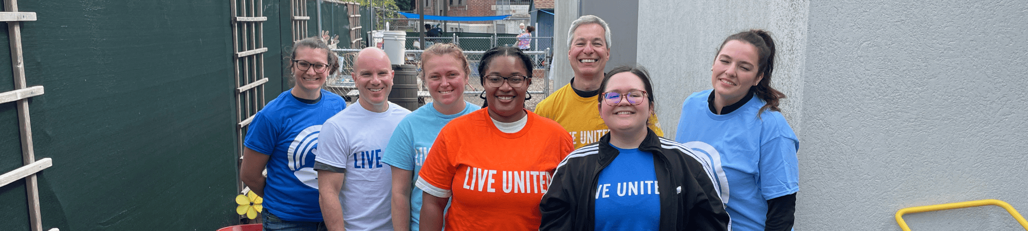 Coworkers volunteering 